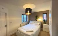 Wokingham Spectacular 2 Bedroom Penthouse - B&B