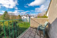 Two minute walk from the World of Beatrix Potter, apartment with parking - Chambres d'hôtes Bowness-on-Windermere