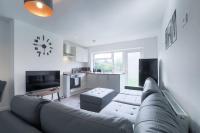 B&B Horsell - 3 Bed Bungalow In Woking - Bed and Breakfast Horsell
