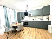 B&B London - City Centre One Bedroom Apartment Next to Station, Newly Renovated - Bed and Breakfast London