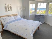 B&B Aberporth - 2 Headland Place Aberporth (Beautiful sea views, 1 min walk to beach) - Bed and Breakfast Aberporth