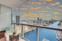 Upper studio w Balcony Pool Gym Near Beach - B&B