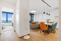 Stylish and Luxurious Apt with Pool & Gym - Bed and Breakfast