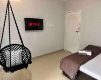 The Swing: Private Studio Room in Koregaon Park - B&B