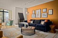 Urban Gallery Loft - King Bed - Larimer Square - B&B