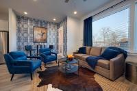 New Lux Townhome 6 mins to DT Rooftop Sleeps 12 - Bed and Breakfast