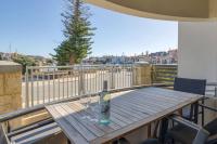 Boardwalk Bliss - Explore the Lively Mindarie Marina - B&B