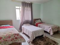 Basic Dreibettzimmer mit Gemeinschaftsbad
