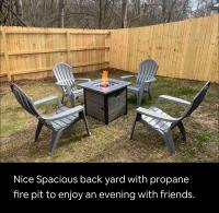 NEW Luxury Home Downtown Pet Friendly Fenced Yard - B&B
