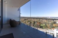 B&B Canberra - 1-Bed with Amazing Views, Pool, Gym, BBQ & Parking - Bed and Breakfast Canberra