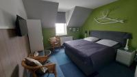 Zimmer mit Kingsize-Bett