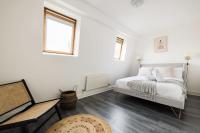 B&B London - Contemporary 2 Bedroom Apartment in Shepherd's Bush - Bed and Breakfast London