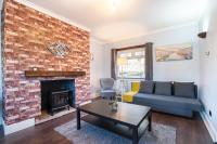 Stylish 3 Bed House-Free Parking - by Holiday Homes - Ferienwohnung Sheriff Hill
