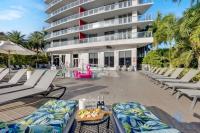 Modern Condo - Amazing Pool - Gym - Balcony - B&B