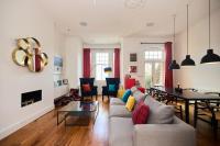 B&B London - The Clapham Crib - Spacious 4BDR House with Patio - Bed and Breakfast London