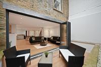 B&B London - Stunning 2 Bed basement flat in Hammersmith - Bed and Breakfast London