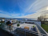 Sonnendeck Schwerin - Apartment mit Dachterrasse, Seeblick, Parkplatz, Fahrradschuppen, King-Size Bett - seenah relaxen - Ferienwohnung Schwerin