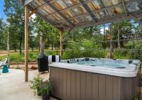 B&B Fredericksburg - Casa Crabapple Sleeps 13 Private and Hot Tub - Bed and Breakfast Fredericksburg