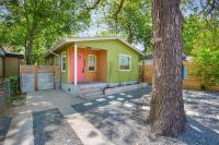 Close Authentic ATX Winter Holiday Retreat with Pool, Fenced Yard, 4min to Capitol - B&B Austin