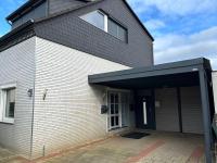 Ferienhaus mit Privatparkplatz, Terrasse und Stadtnähe - Ferienwohnung