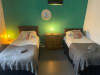 Camera Standard Doppia con Letti Singoli con Bagno in Comune