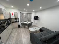 B&B Ilford - F4 Luxury Stays One bed apartment with Parking - Bed and Breakfast Ilford