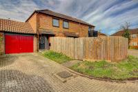 2 Minutes from MK Central by car- 2 Bed Apartment - 2 Free Parking spaces- Hosted by StayinMK - B&B
