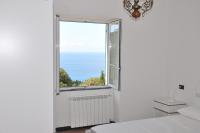 Apartamento de 2 dormitorios con terraza y vistas al mar