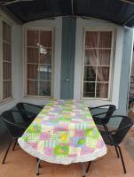 Vila Princess,Sentul 4bedroom dan Tenda Camping,Private pool, Tenis meja, mini billiard, Karaoke, Ayunan,BBQ, 08satu3 80satu6 4satu5satu - Bed and Breakfast