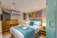 Three-Bedroom Apartment - Retro Suite