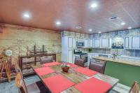 Smethport Vacation Rental with Fireplace and Lake View - Chambres d’hôtes