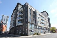 Best Price - Contact us -Cityscape Beautiful Apartment in the Heart of the Action - B&B