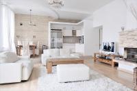 Old Town Luxury and Spacious Apartment (155 m2). 3 bedrooms. FREE parking - Chambres d'hôtes Vilnius