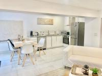 Lovely walkout basement - B&B