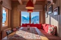 Apartment with Mountain View