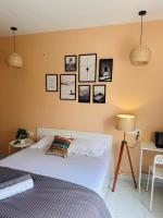 B&B Pune - Poetry: Pvt Studio in Koregaon Park . AC WiFi SmartTv - Bed and Breakfast Pune