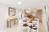 Spacious 2 Bed/2 Bath Garden Apartment Aircon - B&B