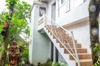 Zimmer mit Queensize-Bett und Balkon