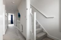 NEW Luton 3 Bedroom house, Contractors & families, Sleeps 7 with Free Parking & WIFI - B&B