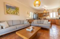 Villa Zephyros, 7 minute walk to Eglina Beach - B&B Minia