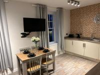 B&B Neath - Modern 2 bedroom apartment - Neath Town centre - Bed and Breakfast Neath