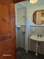 Double Room with Private Bathroom - No pets allowed