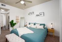 Alamo Chic King Bed Refreshing Office Desk w/ Pool - B&B San Antonio