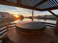 B&B Mareuil-sur-Ay - House Boat avec SPA naviguant en Champagne - Bed and Breakfast Mareuil-sur-Ay