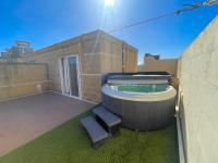 The Blue House Holiday Home - B&B Xagħra