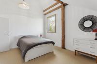 Completely refurbished typical Swiss farmhouse - B&B Vuissens