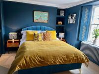 Stylish Retro Hotel Room above Pub - B&B Shepton Mallet