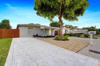 Relaxing 3 Bedroom House-Close to Beaches and Airport! - B&B