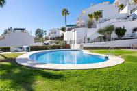 Sunny flat with pool by Costarentals - Ref 52 - Bed and Breakfast Mijas