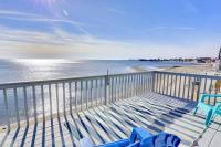 B&B Milford - Cheerful 3 Bedroom Beach Front Cottage with Fire Place - Bed and Breakfast Milford